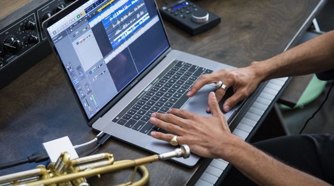 Apple представила обновленные MacBook Pro 2018.