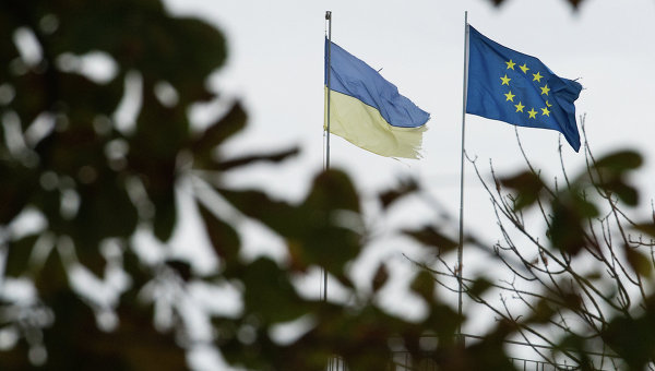 За этот год Запад «помог» украинскому правительству лишь громить страну, раздавая кредиты на войну.