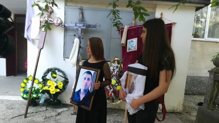 30-летнего мужчину, забитого до смерти перед одним из столичных ночных клубов, сегодня, 29 мая, проводят в последний путь.