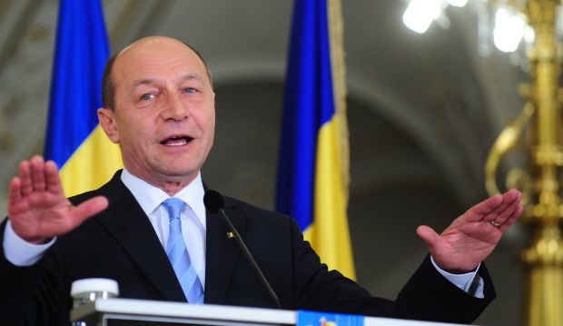 Traian Băsescu se află într-o vizită privată în Republica Moldova, iar ieri a primit Ordinul Ştefan cel Mare .