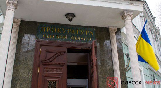Источник в центральном управлении СБУ подтвердил проведение обысков.