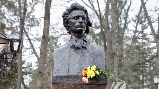 Astăzi se împlinesc 128 de ani de la moartea poetului Mhai Eminescu. Foto: Radio Chişinău