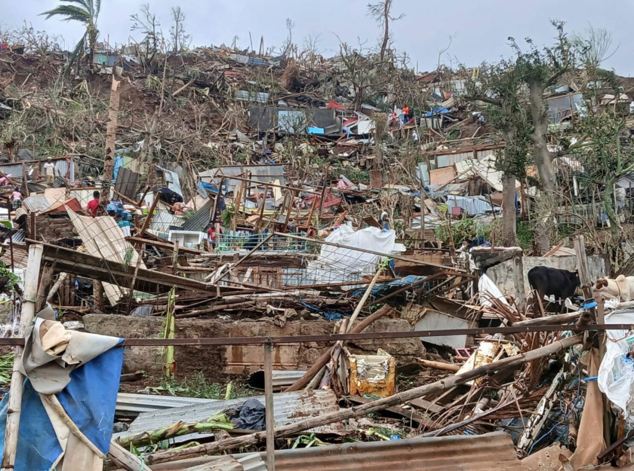Insula franceză Mayotte, devastată de un uragan: Mii de persoane au avut de suferit.