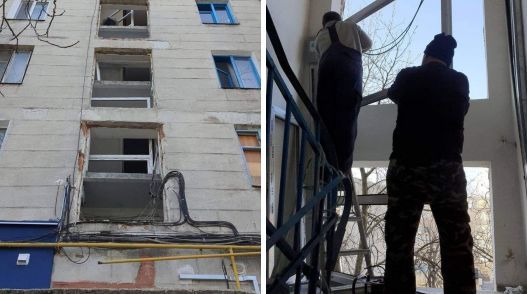 На Ботанике в пострадавшем от взрыва доме вставляют новые окна.