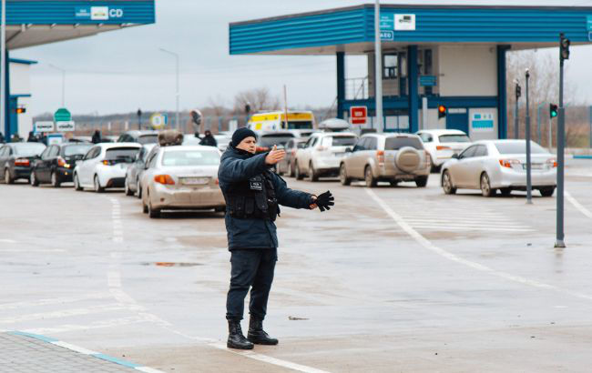 Не работает база: на границе Украины с Молдовой образовалась автомобильная пробка.