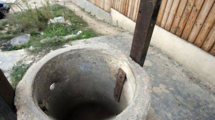 A încercat să-şi salveze pisica, dar a rămas blocat într-o fântână adâncă. 