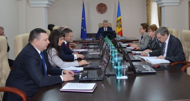 Tot anul trecut a făcut mai multe achiziții și membrul CSM Dorel Mustață. El și-a procurat o mașină și un apartament, pentru care a plătit primele două rate.