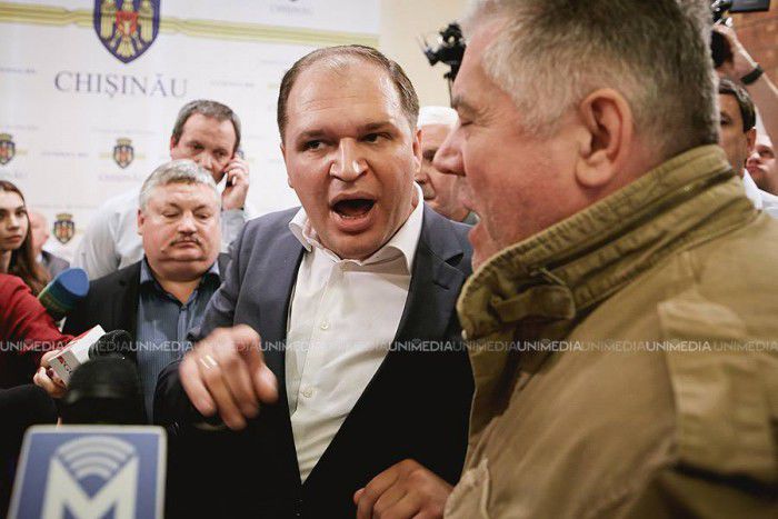Andrian Candu a solicitat în cadrul şedinţei Legislativului să ancheteze comportamentul deputaţilor implicaţi în scandalul de la Primărie. Foto: unimedia.info