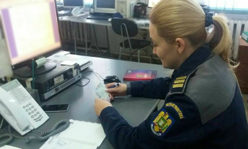 Пограничники ведут расследование по факту фальсификации официальных документов. Фото: I.T.P.F Iasi.