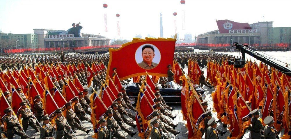 Меры включают запреты на экспорт и импорт вооружений.