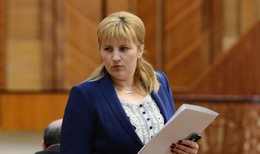 Ea şi-a motivat decizia prin faptul că simte că nu face ceea pentru ce oamenii au ales-o în funcţia de deputat.