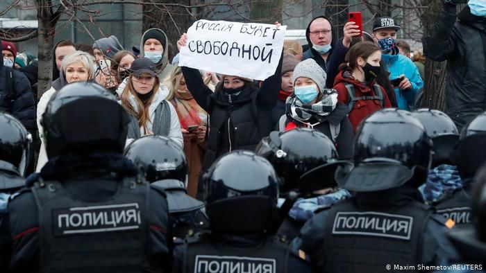 На акциях протеста в поддержку Алексея Навального задержали 4027 человек. 