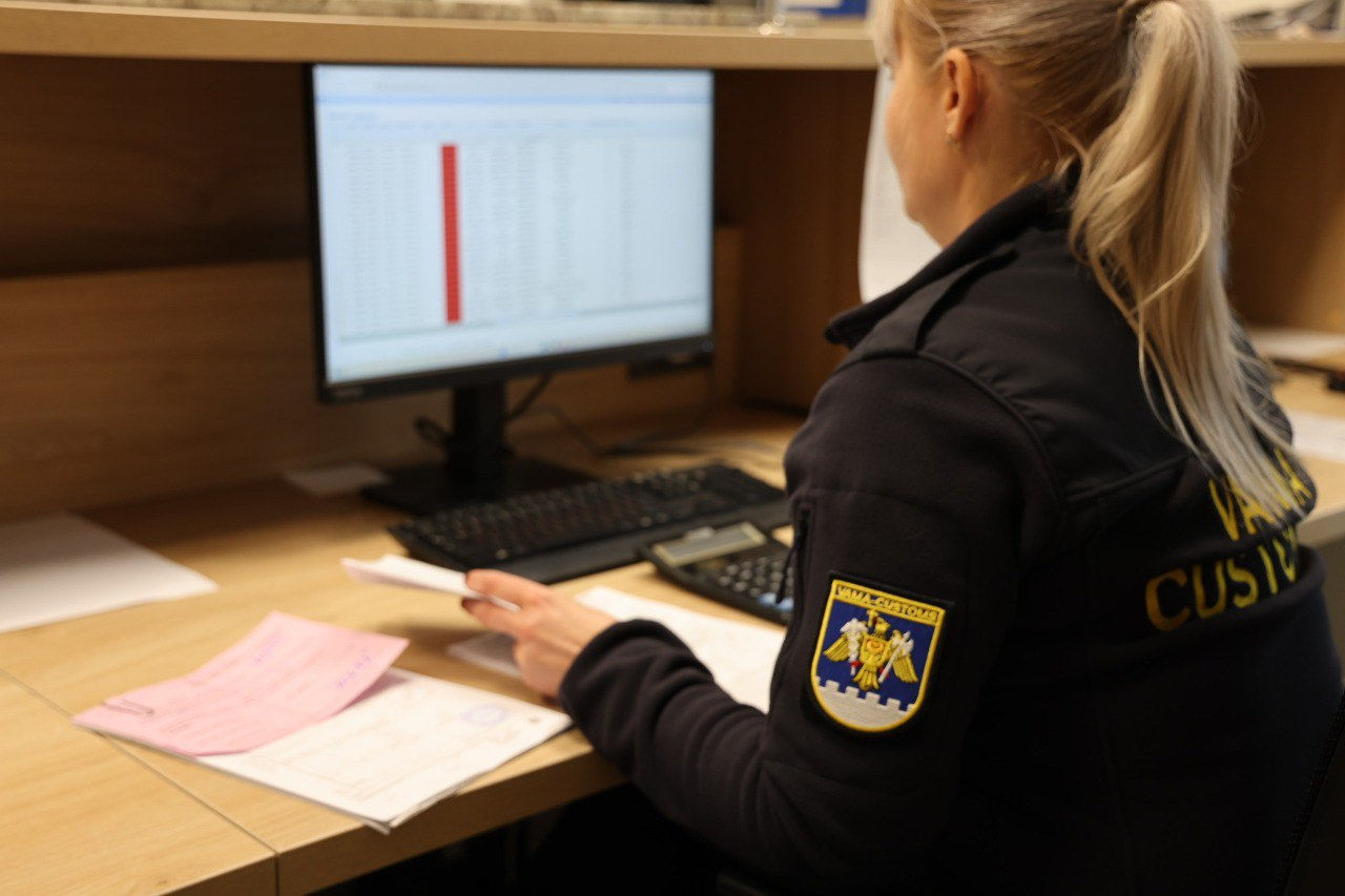 Importuri frauduloase de piese pentru aeronave, descoperite de Serviciul Vamal.