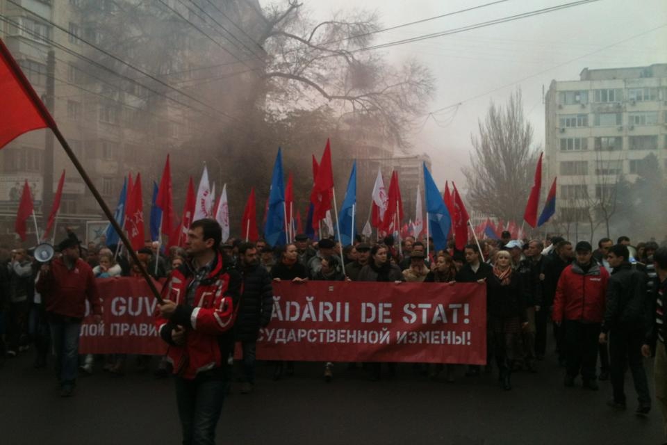 Представители молдавской общественности отказали правительству в доверии и праве на подписание каких-либо международных договоров.