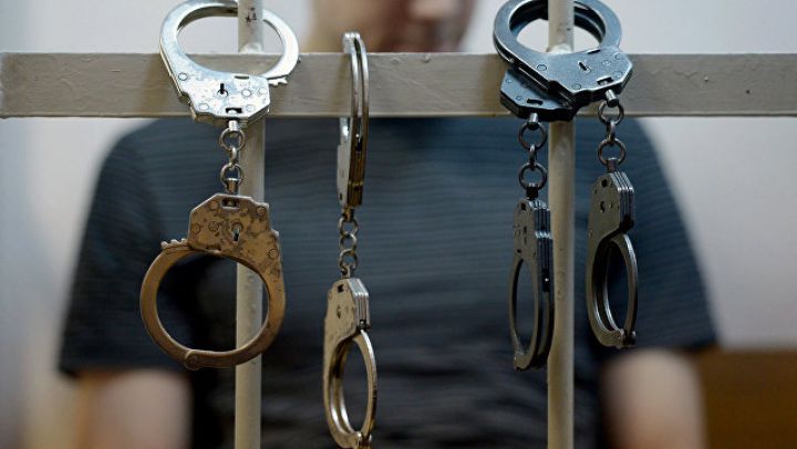 На прошлой неделе обвиняемых поместили под предварительный  арест на 30 дней.
