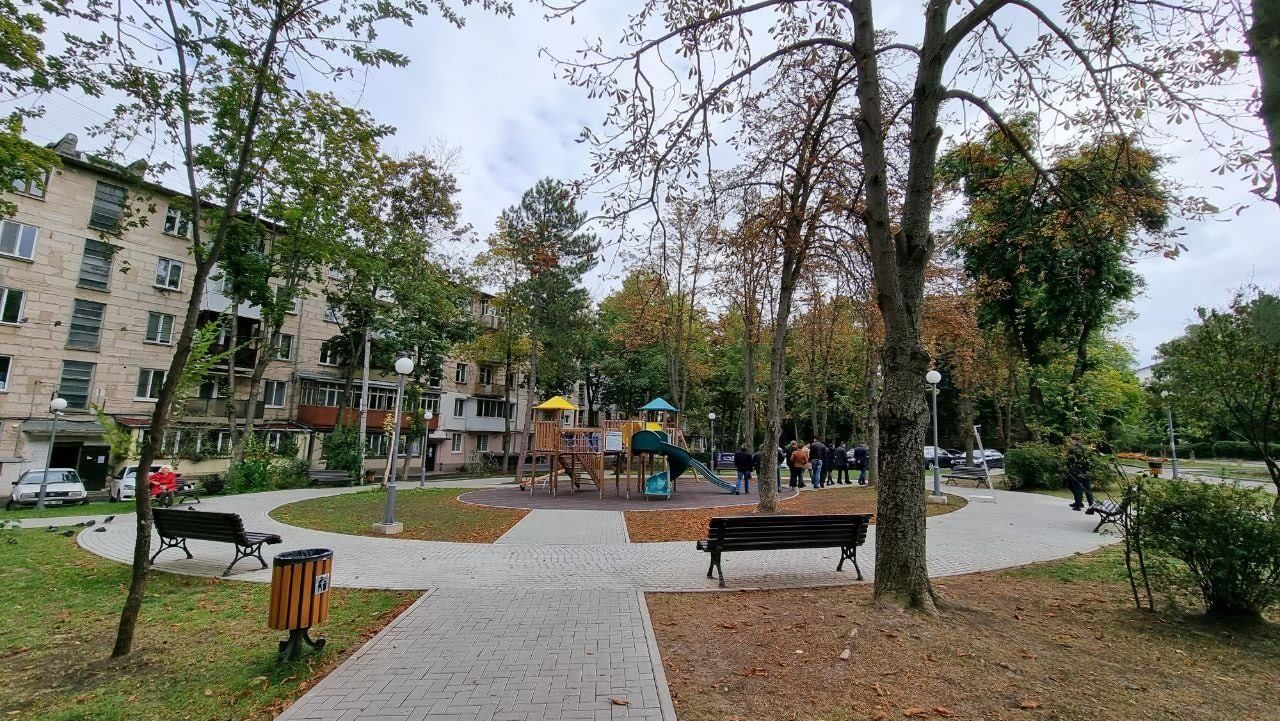 В микрорайоне Телецентр во дворах многоквартирных домов теперь есть 2 благоустроенные зелёные зоны.