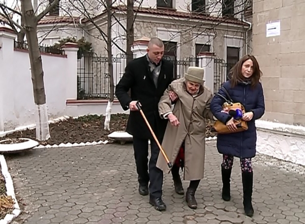 Prima data a votat cand tara noastra era in componenta Regatului Romaniei, iar la viata ei nici nu mai tine minte la cate scrutine a participat.