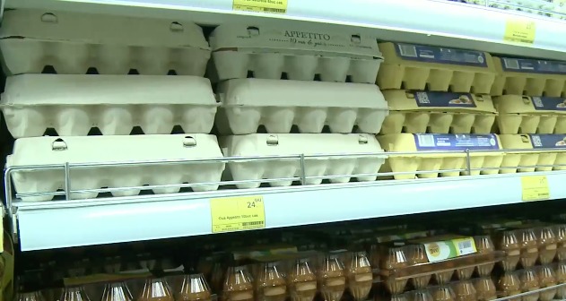 В канун Пасхи продажи яиц увеличиваются втрое. 