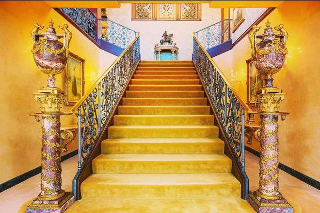 Oamenii bogaţi duc vieţi fabuloase pline de bogăţie, maşini scumpe, case extravagante şi vacanţe în locaţii exotice. Foto: Business Magazin