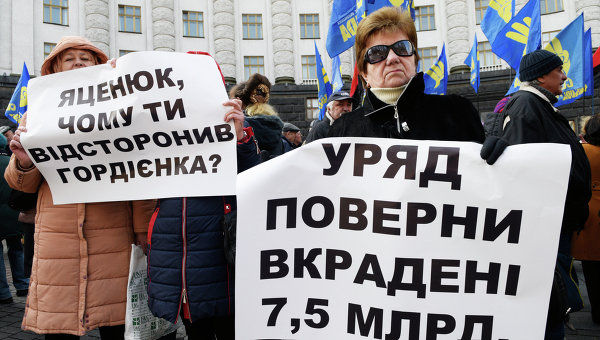 Дойдя до Киева, Каплин пообещал организовать "революцию против Яценюка".