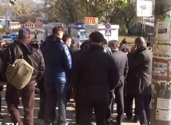 Incident la o sectie de votare din Chisinau unde astazi cetatenii romani isi aleg presedintele.
