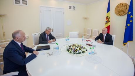Pavel Filip s-a întâlnit cu ambasadorul Rusiei la Chişinău. Foto: gov.md