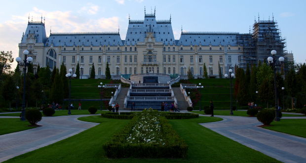 Palatul Culturii va putea primi vizitatori începând de miercuri. Foto: edusoft.ro