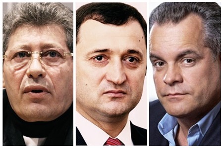 "Они должны проводить реформы и делать инвестиции, а они опять у граждан берут эти деньги", - сказал Гимпу