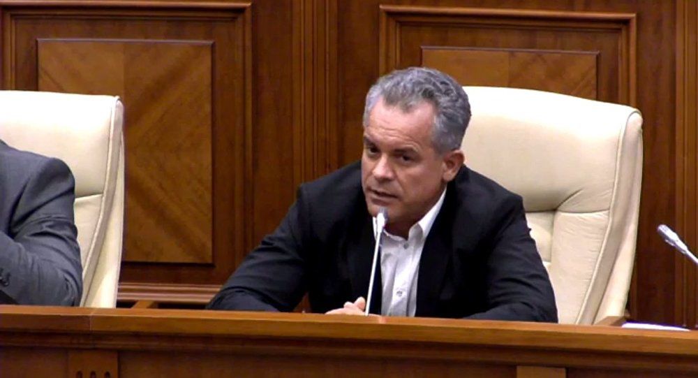 În 2013 Plahotniuc a fost ”demis” printr-o hotărâre fără efecte juridice, după ce își depusese demisia.