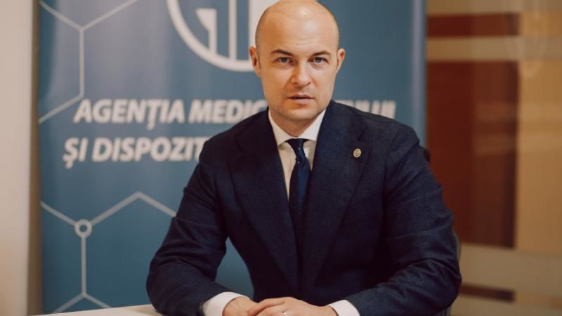 Агентство по лекарствам без руководства: Присяжнюка восстановили и уволили.
