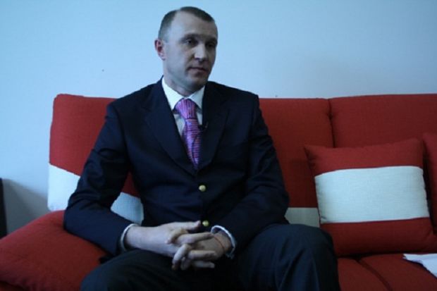 Menționăm că numele lui Artur Cozma a apărut în mai multe scandaluri atunci când conducea Ministerul Culturii.