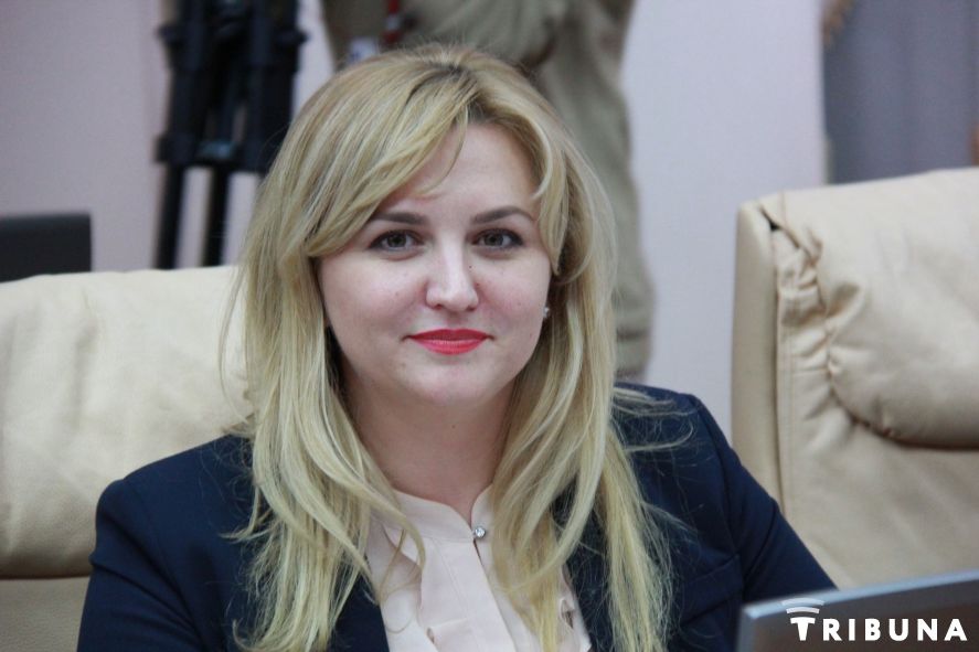 Министр здравоохранения, Руксанда Главан.