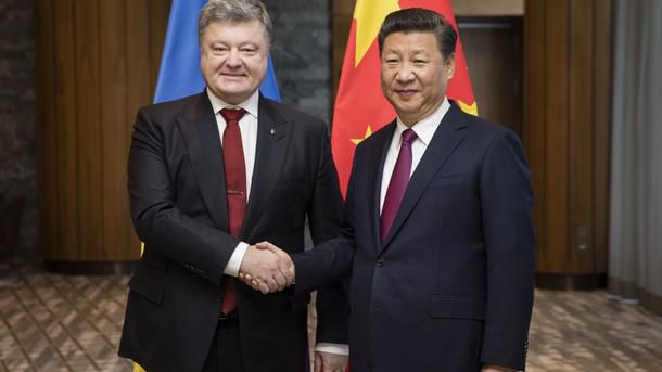 Порошенко и Си Цзиньпин встретились на полях Всемирного экономического форума в Давосе.