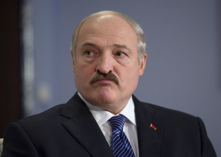 "Правый сектор" захотел сотрудничать с Лукашенко.
