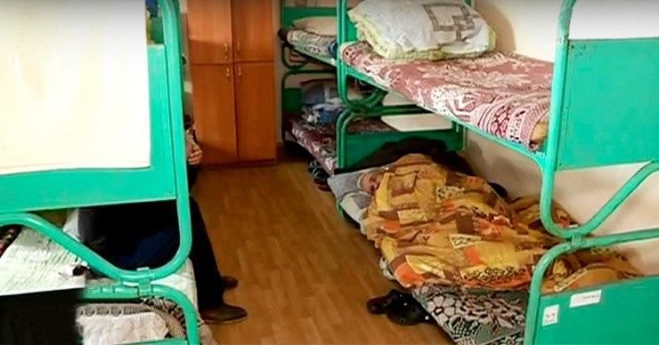 Студенты организовали сбор одежды для бездомных.