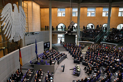 Только один парламентарий проголосовал против, еще один воздержался. Фото: reuters.com