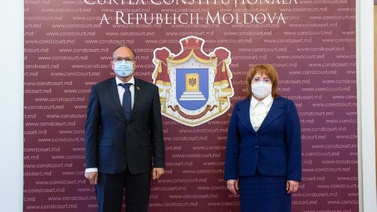 Председатель Конституционного суда Домника Маноле и Чрезвычайный и Полномочный Посол Румынии Даниел Ионицэ.