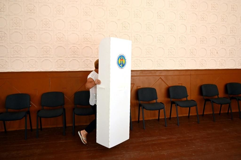 В Молдове завершились досрочные парламентские выборы.