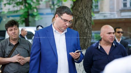 Platforma DA a rezervat scuarul Parlamentului pentru a împiedica protestele planificate de Usatîi şi Dodon. Foto: publika.md