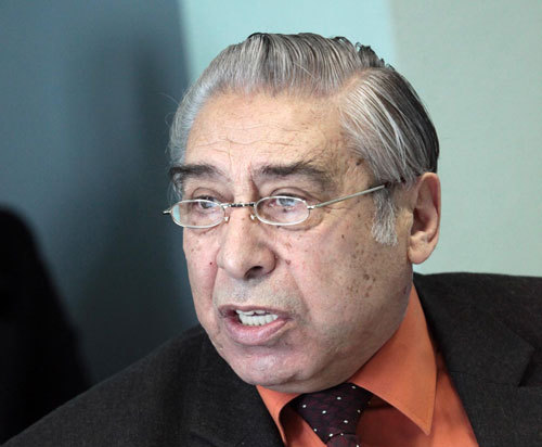 Parlamentarul a subliniat că nu doar SUA şi Uniunea Europeană, dar şi OSCE ar trebui excluşi din formatul de tratative.