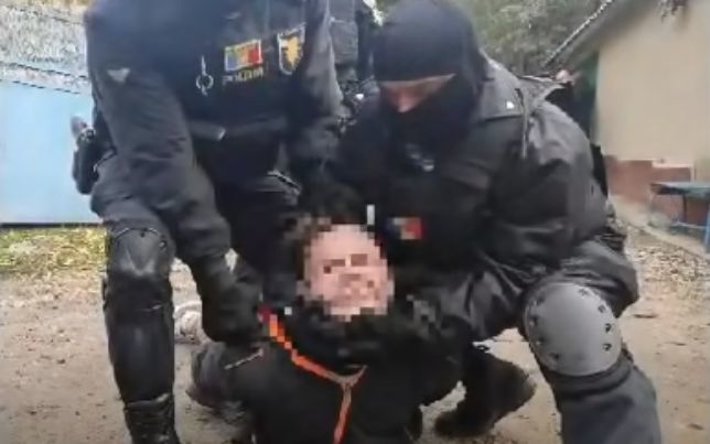 Минобороны: Захватчик заложников в Меренах не является бывшим военным.