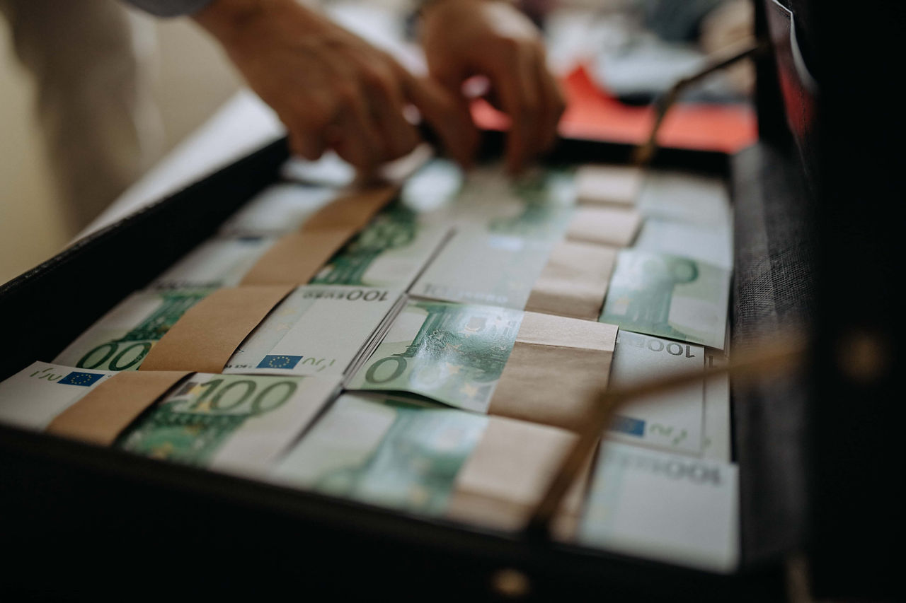 O ucraineancă, amendată în Moldova pentru tentativa de a scoate peste 20.000 de euro.