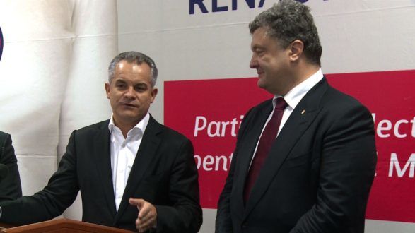 Председатель ДПМ Влад Плахотнюк и президент Украины Петр Порошенко.