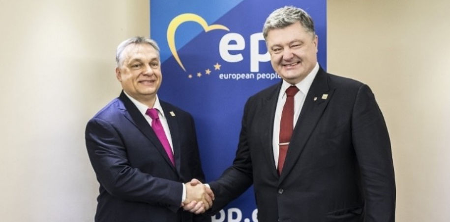 Венгрия отреагировала на заявление СБУ о невыезде Порошенко за границу.