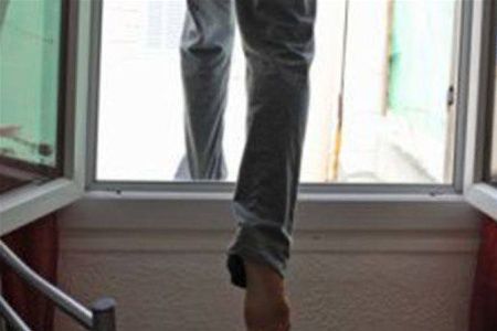 Мужчина попал в больницу с переломами рук, ног и ушибом грудной клетки.