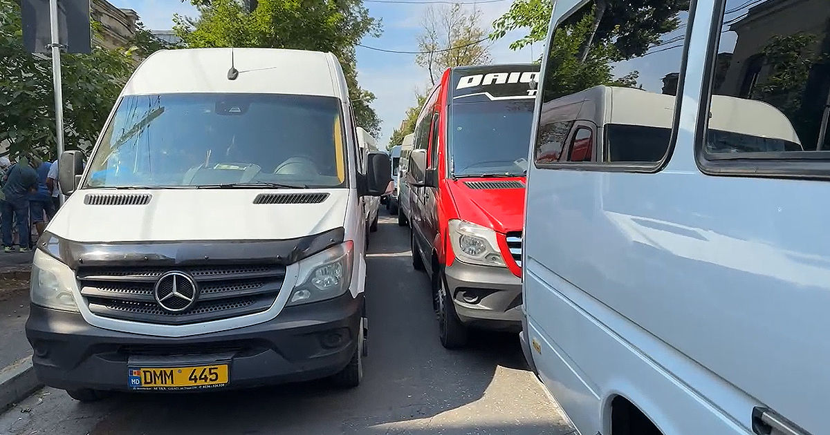 Transportatorii au ieșit la protest: Cer revizuirea politicii în domeniu.