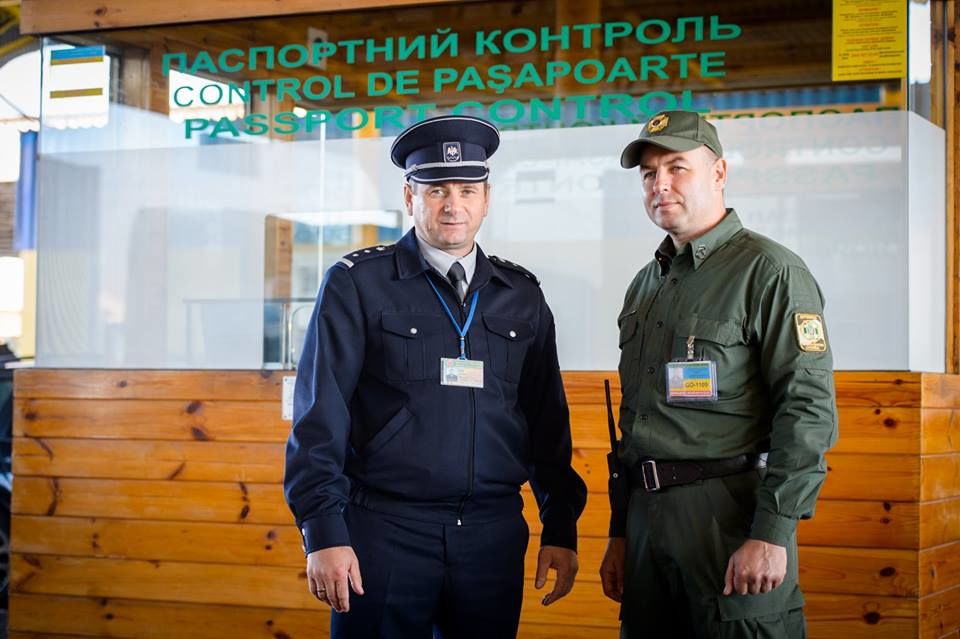 Молдавские пограничники поздравили украинских коллег с профессиональным праздником.