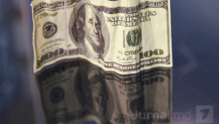 С начала этого года курс доллара США вырос на 1 лей 20 банов.