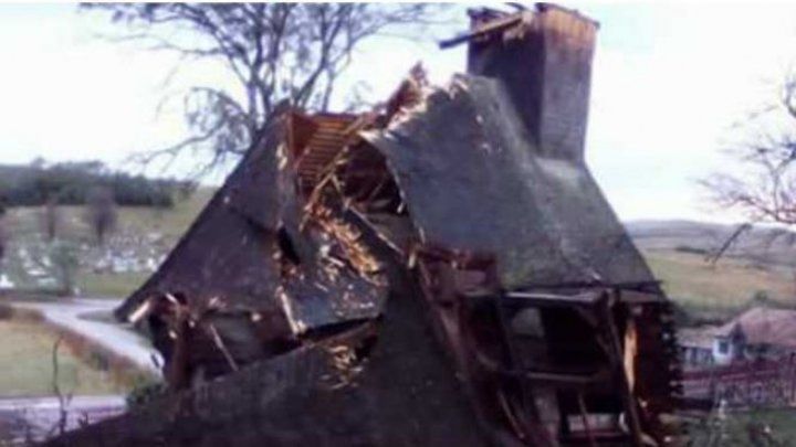 Tornadă cumplită în România. Două biserici, distruse complet