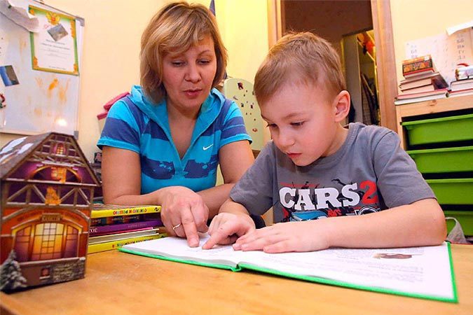 Школьник - не значит взрослый человек. Первоклашка остается ребенком, который всю свою жизнь познает через игру.